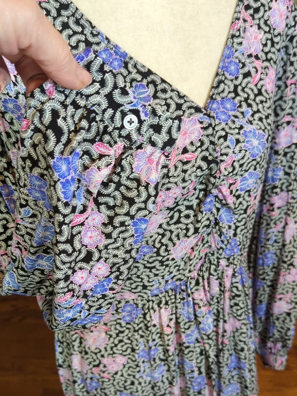 NWT Ann Taylor Loft Floral Print V Neck Ruched Midi Dress Long Sleeve Sz 12 - Picture 4 of 9